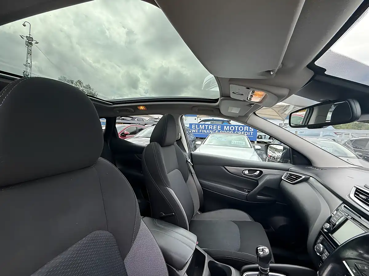Used 2019 Nissan Qashqai N-Connecta Black - Interior and Exterior details 16
