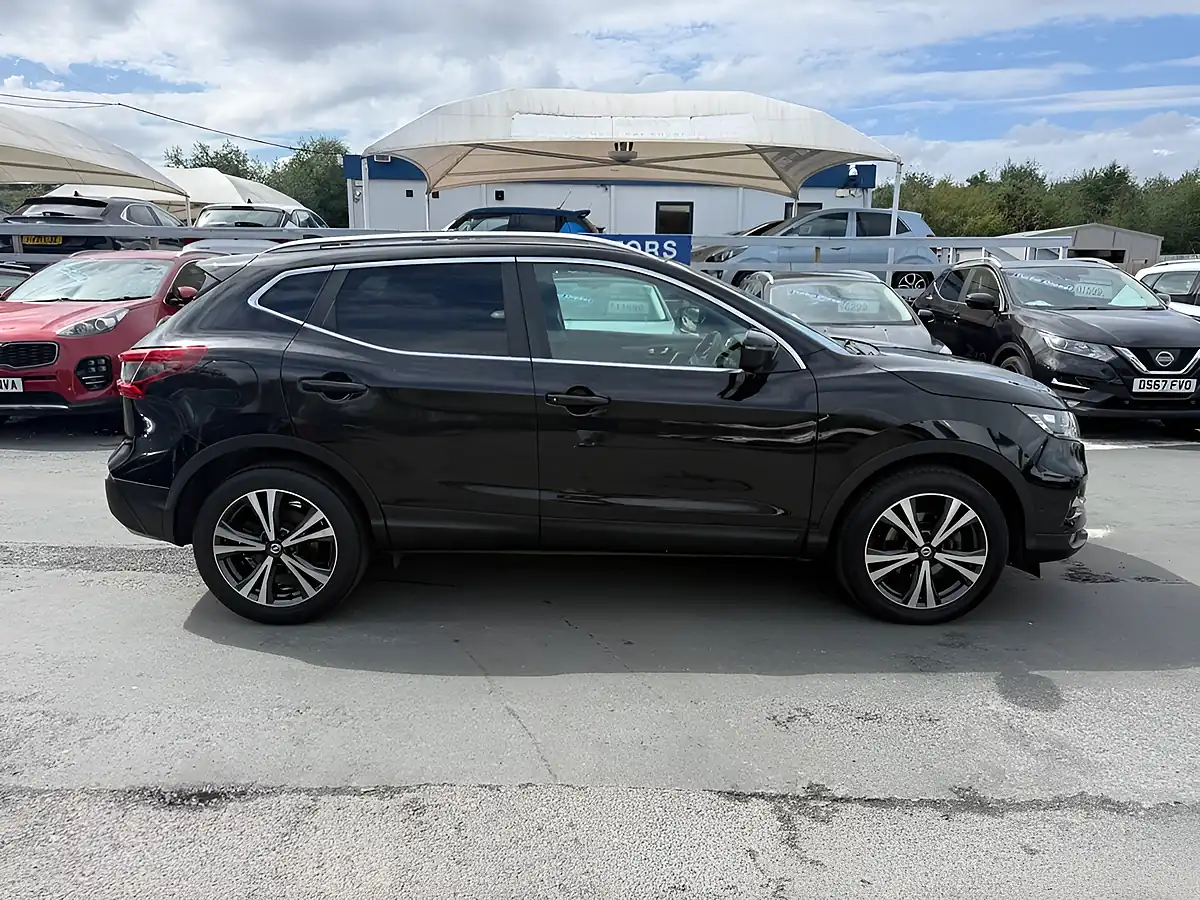 Used 2019 Nissan Qashqai N-Connecta Black - Interior and Exterior details 7