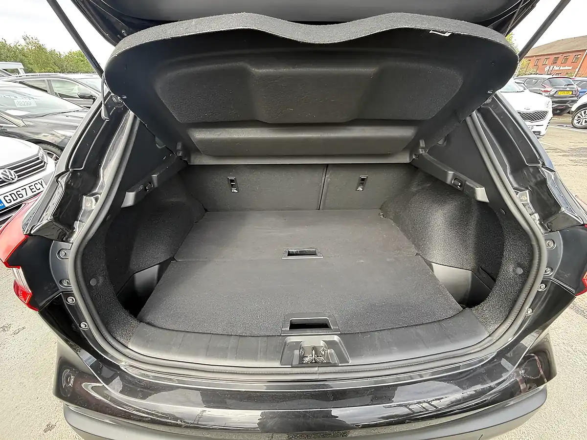 Used 2019 Nissan Qashqai N-Connecta Black - Interior and Exterior details 8