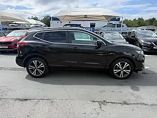 Used 2019 Nissan Qashqai N-Connecta Black - Interior and Exterior details 9