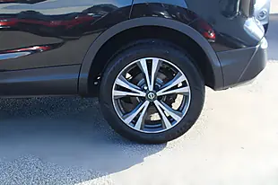 Used 2019 Nissan Qashqai N-Connecta Black - Interior and Exterior details 15