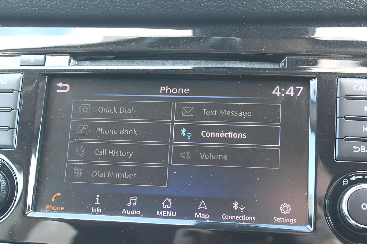 Used 2019 Nissan Qashqai N-Connecta Black - Interior and Exterior details 17