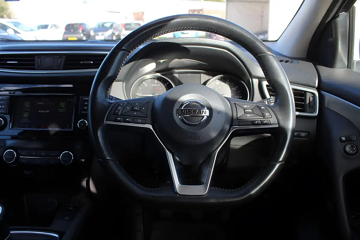 Used 2019 Nissan Qashqai N-Connecta Black - Interior and Exterior details 18