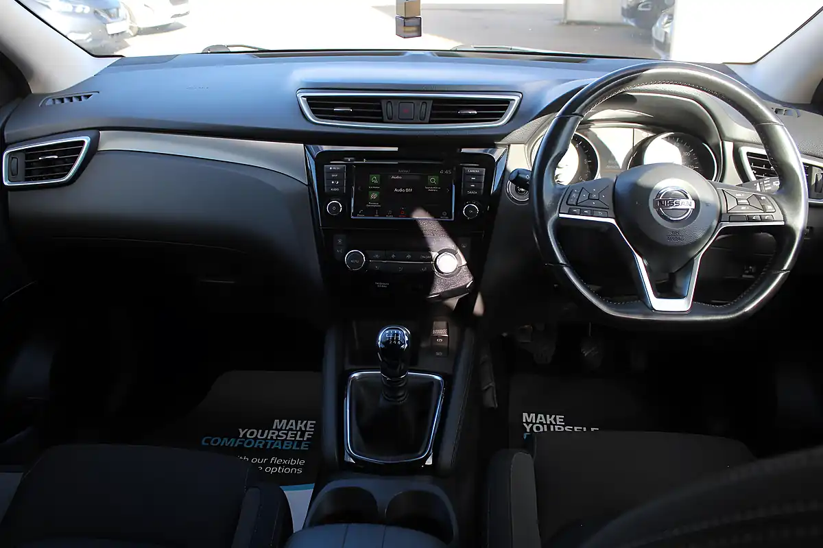 Used 2019 Nissan Qashqai N-Connecta Black - Interior and Exterior details 19