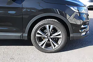 Used 2019 Nissan Qashqai N-Connecta Black - Interior and Exterior details 5