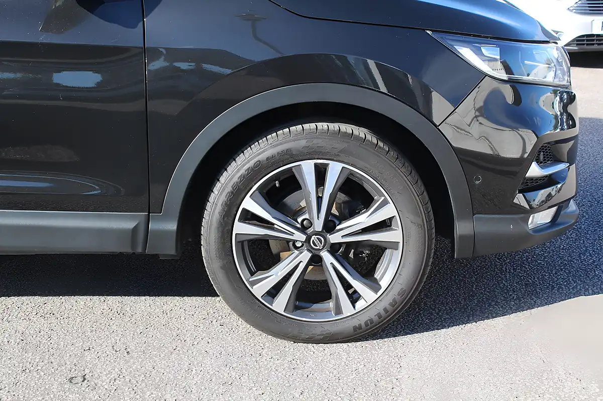 Used 2019 Nissan Qashqai N-Connecta Black - Interior and Exterior details 5