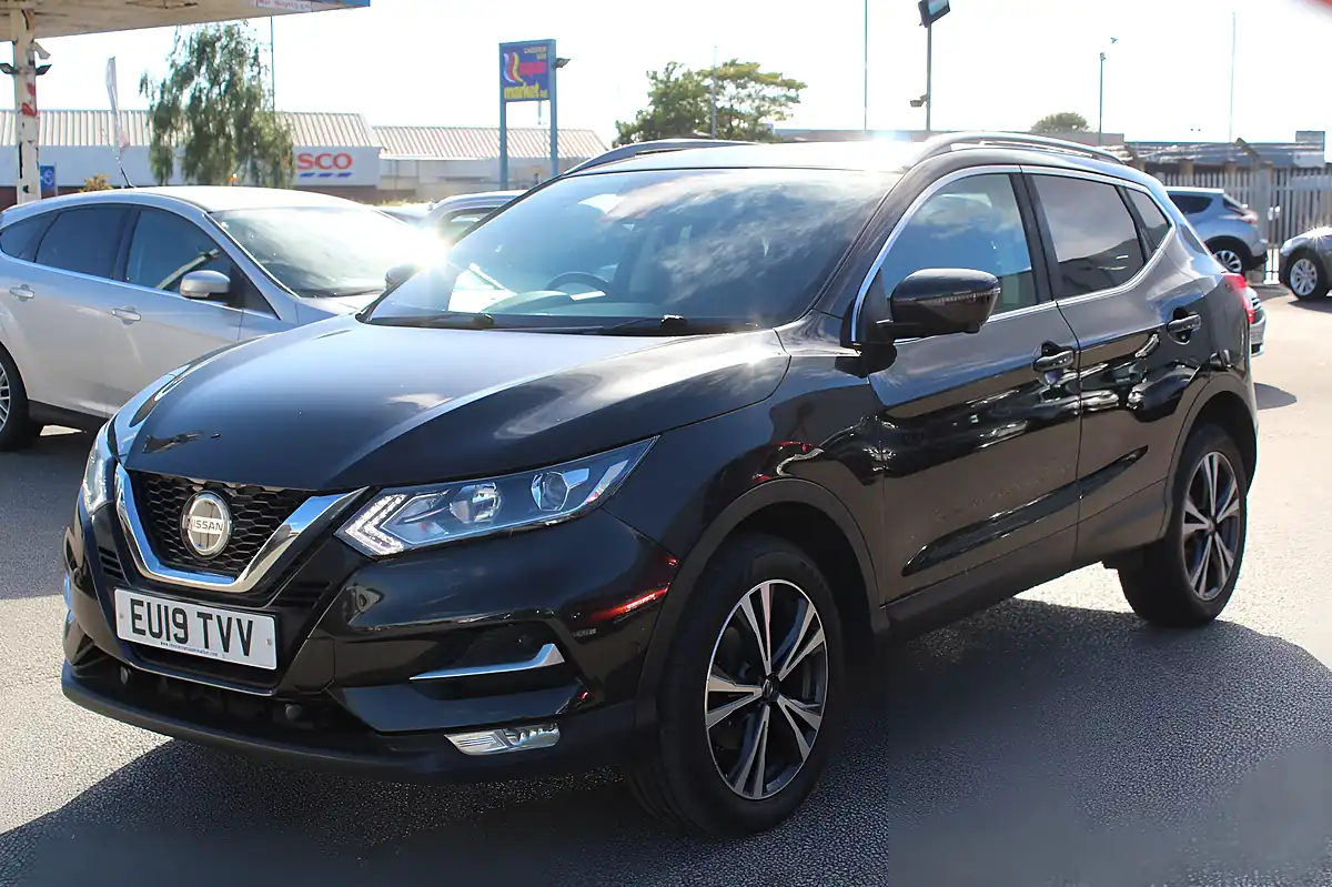 Used 2019 Nissan Qashqai N-Connecta Black - Interior and Exterior details 7