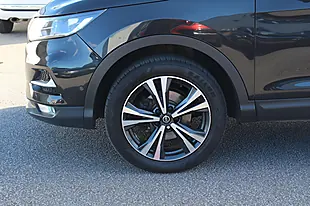 Used 2019 Nissan Qashqai N-Connecta Black - Interior and Exterior details 8