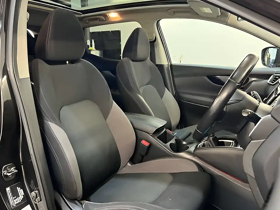 Used 2019 Nissan Qashqai N-Connecta Black - Interior and Exterior details 14