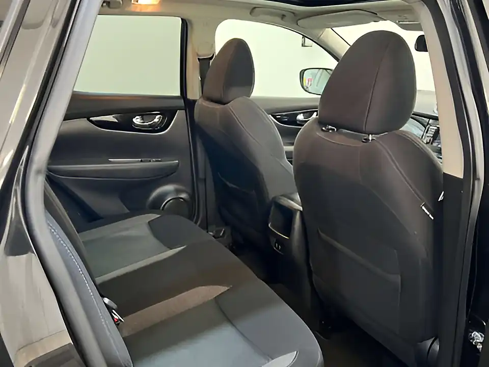 Used 2019 Nissan Qashqai N-Connecta Black - Interior and Exterior details 16