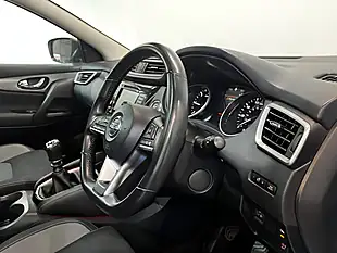 Used 2019 Nissan Qashqai N-Connecta Blue - Interior and Exterior details 10