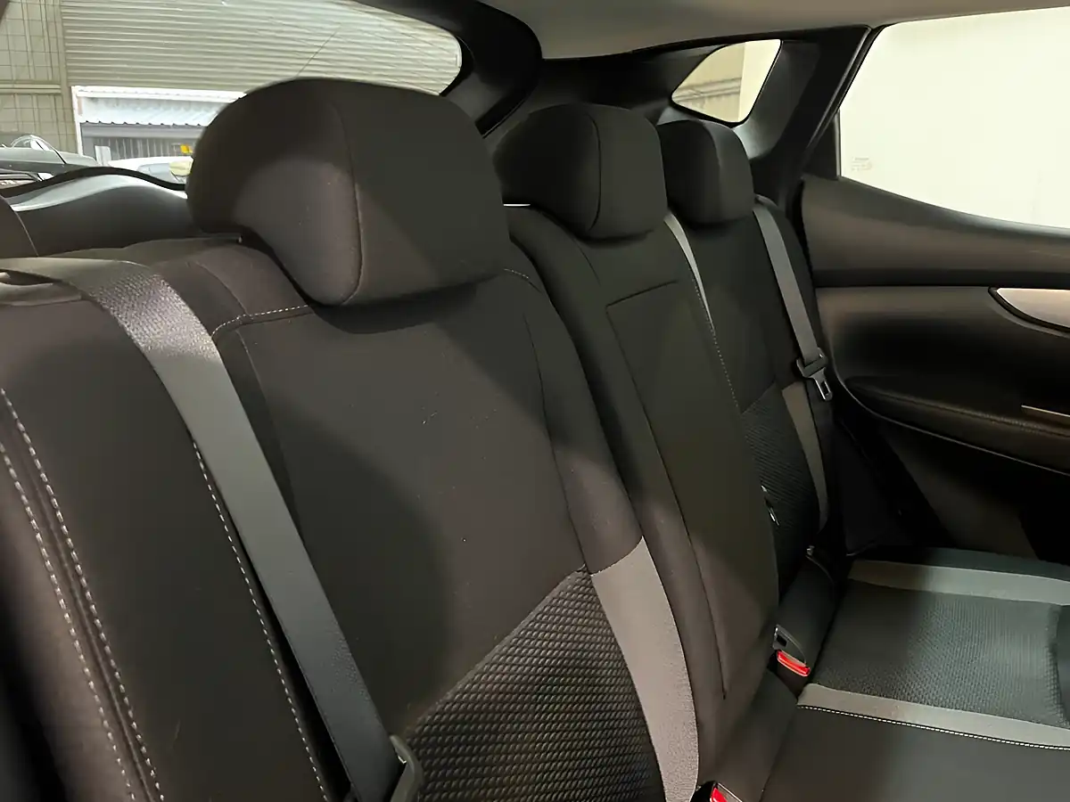 Used 2019 Nissan Qashqai N-Connecta Blue - Interior and Exterior details 12
