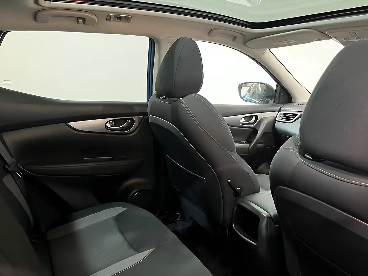 Used 2019 Nissan Qashqai N-Connecta Blue - Interior and Exterior details 13