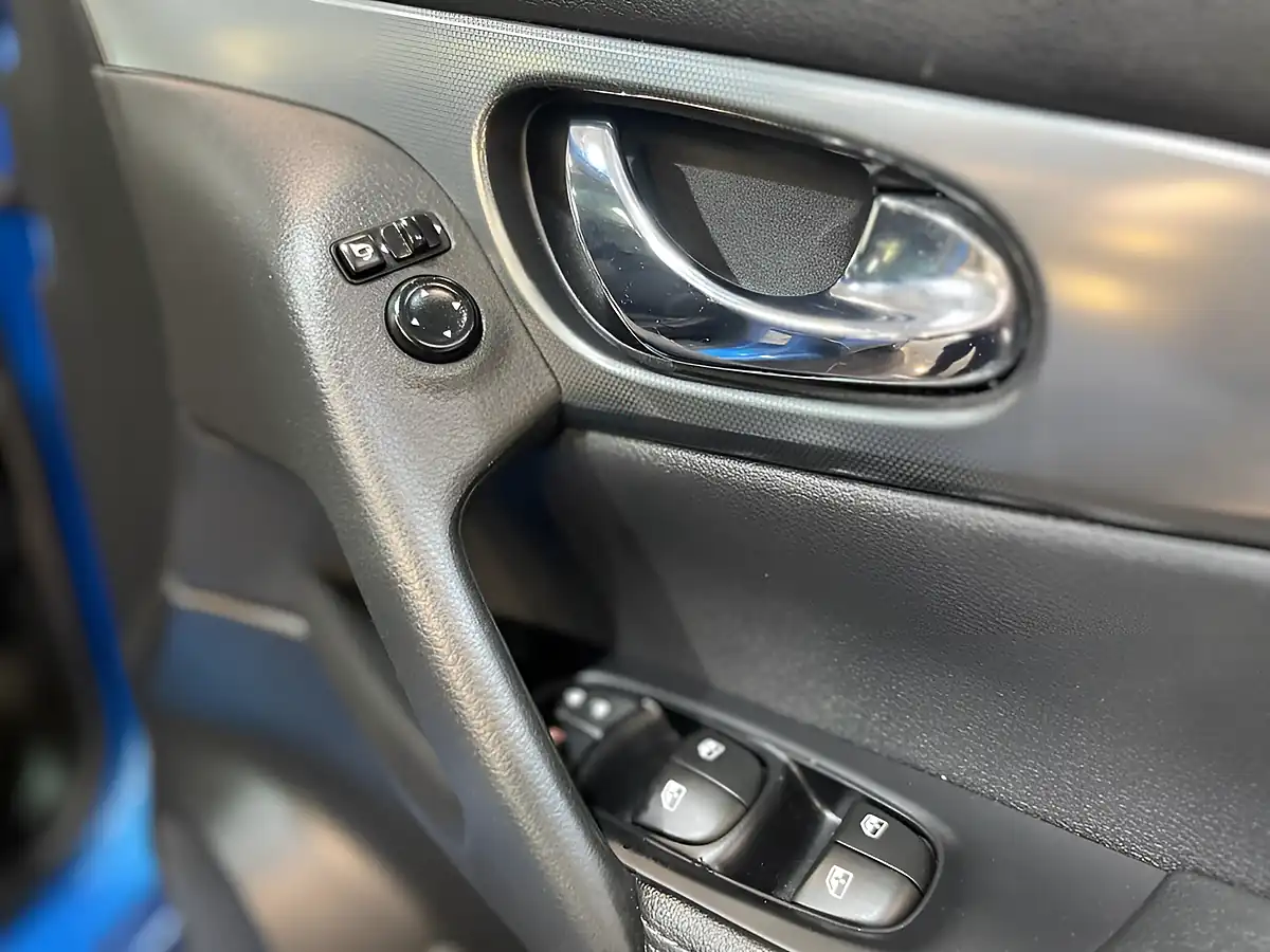 Used 2019 Nissan Qashqai N-Connecta Blue - Interior and Exterior details 15