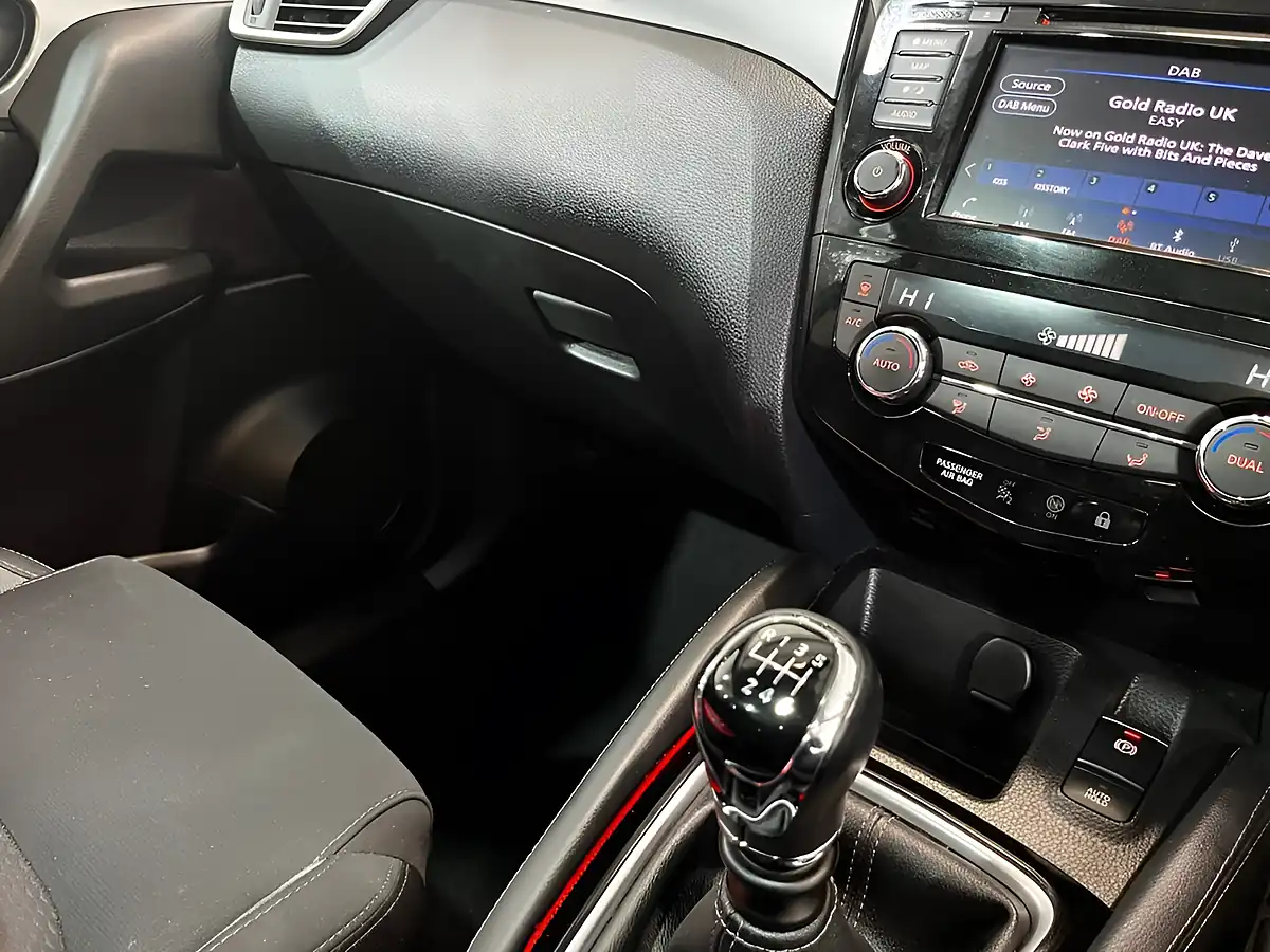 Used 2019 Nissan Qashqai N-Connecta Blue - Interior and Exterior details 19