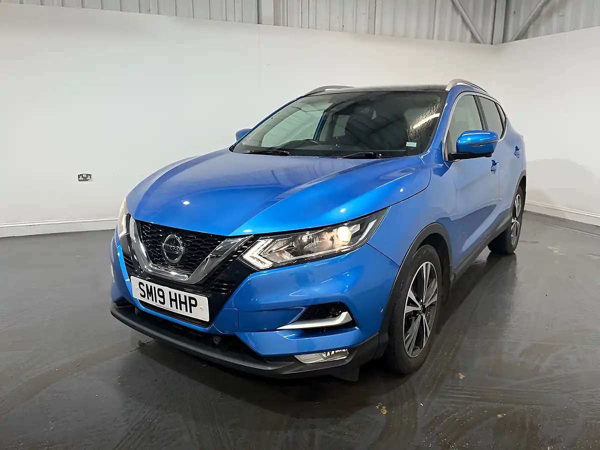 Used 2019 Nissan Qashqai N-Connecta Blue - Interior and Exterior details 3