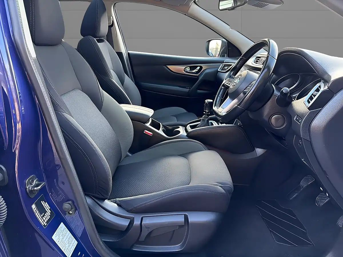 Used 2019 Nissan Qashqai N-Connecta Blue - Interior and Exterior details 10