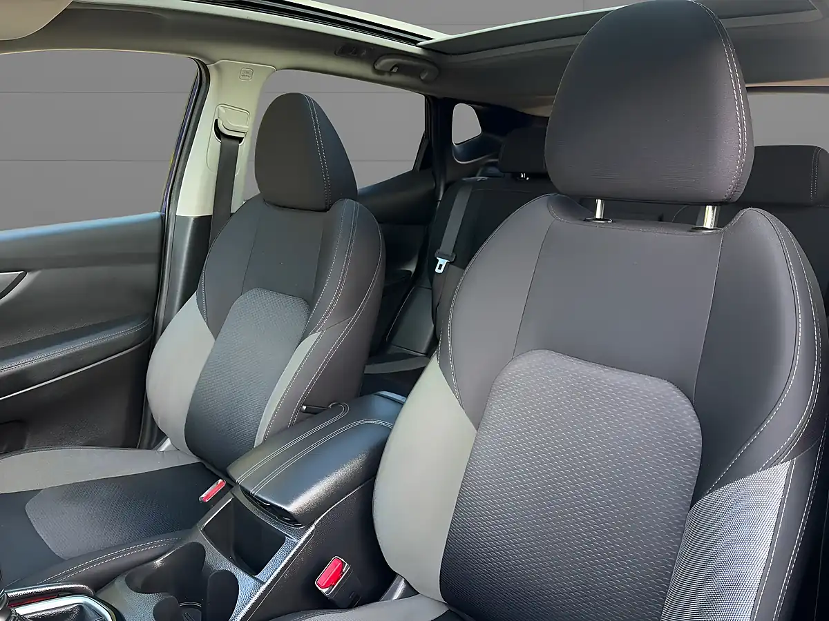 Used 2019 Nissan Qashqai N-Connecta Blue - Interior and Exterior details 11