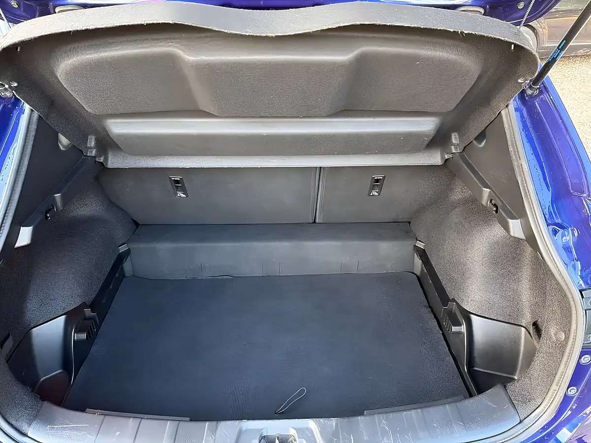 Used 2019 Nissan Qashqai N-Connecta Blue - Interior and Exterior details 14