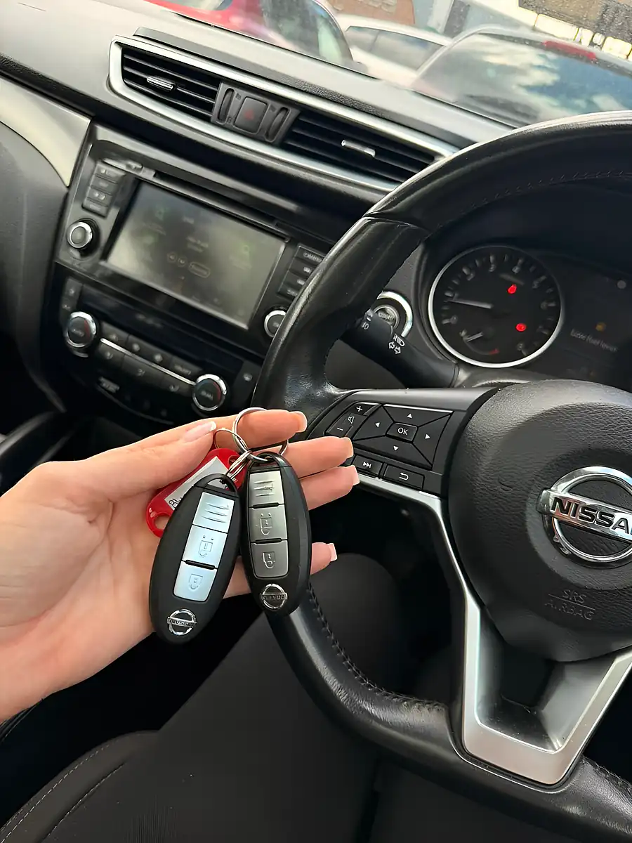 Used 2019 Nissan Qashqai N-Connecta Blue - Interior and Exterior details 18