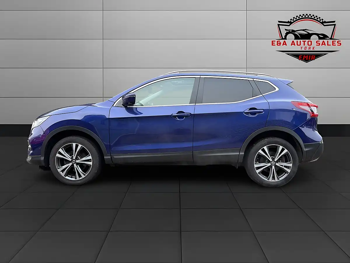 Used 2019 Nissan Qashqai N-Connecta Blue - Interior and Exterior details 4