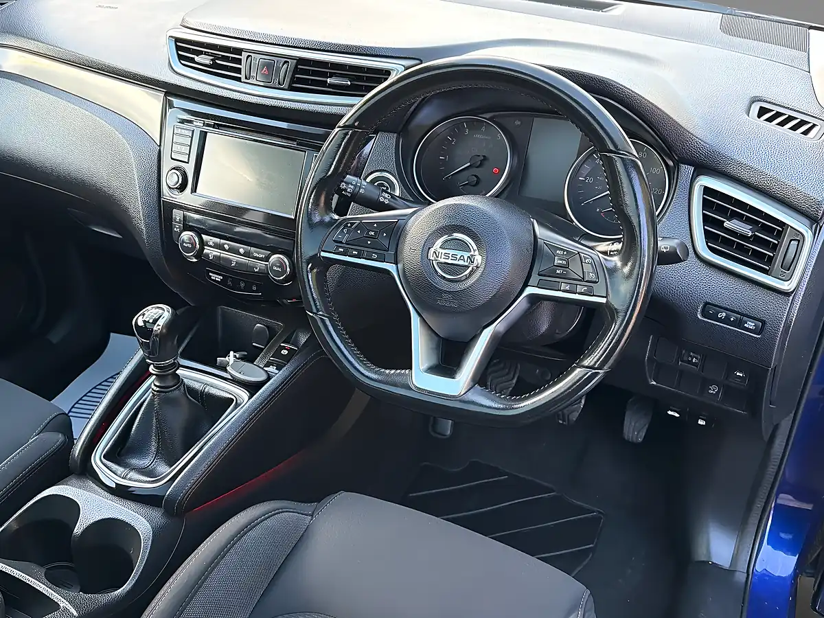 Used 2019 Nissan Qashqai N-Connecta Blue - Interior and Exterior details 8