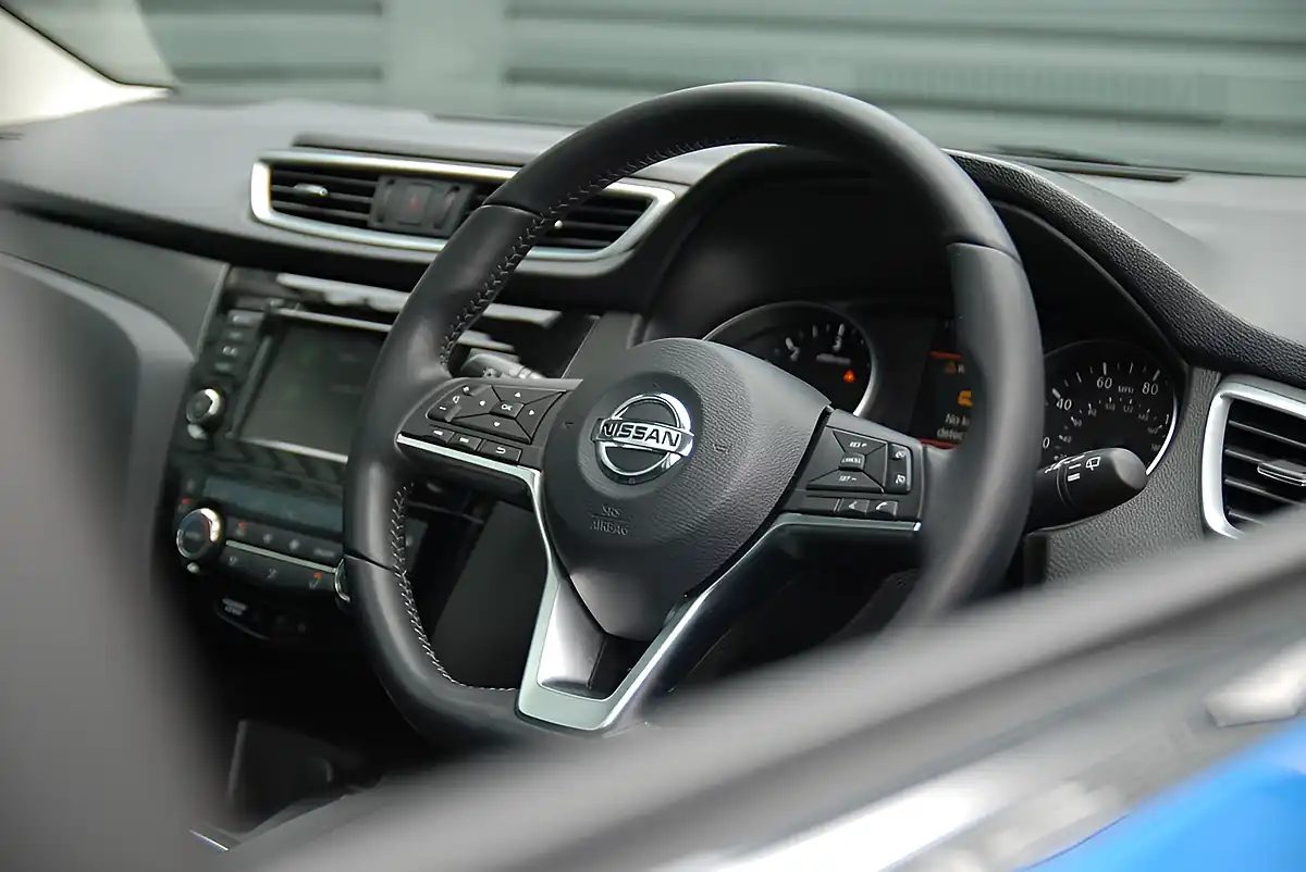 Used 2019 Nissan Qashqai N-Connecta Blue - Interior and Exterior details 15