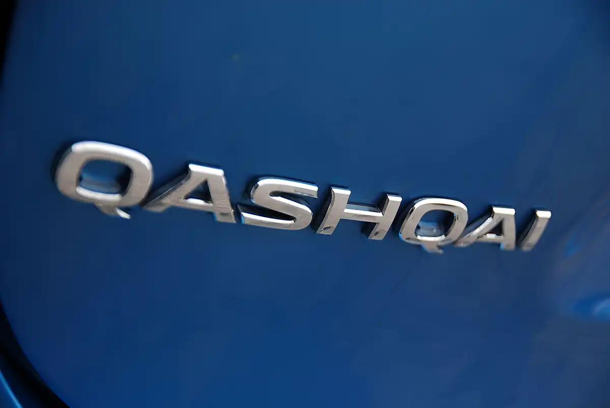 Used 2019 Nissan Qashqai N-Connecta Blue - Interior and Exterior details 18