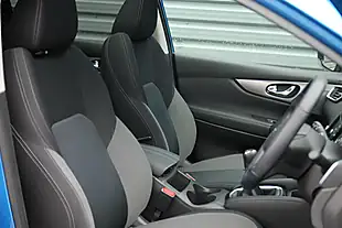 Used 2019 Nissan Qashqai N-Connecta Blue - Interior and Exterior details 5