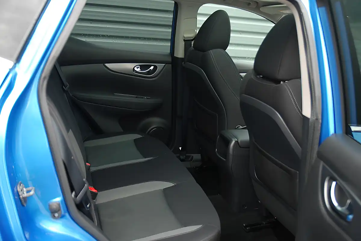 Used 2019 Nissan Qashqai N-Connecta Blue - Interior and Exterior details 6
