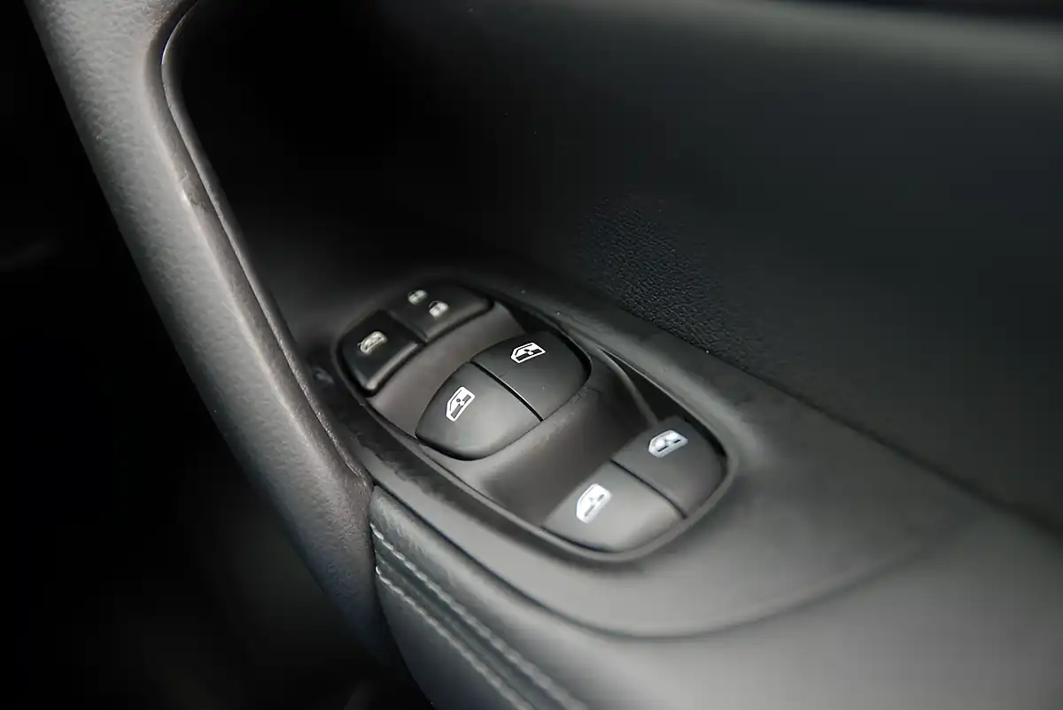 Used 2019 Nissan Qashqai N-Connecta Blue - Interior and Exterior details 7