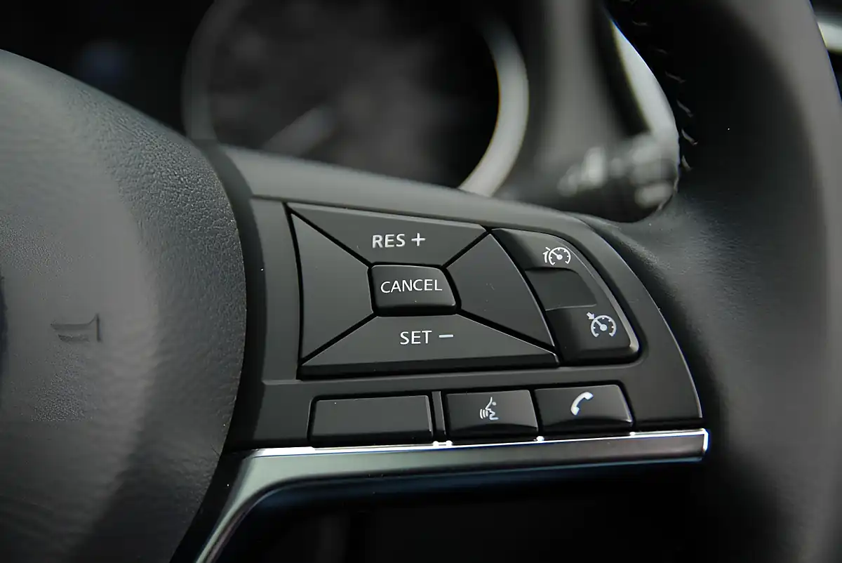 Used 2019 Nissan Qashqai N-Connecta Blue - Interior and Exterior details 9