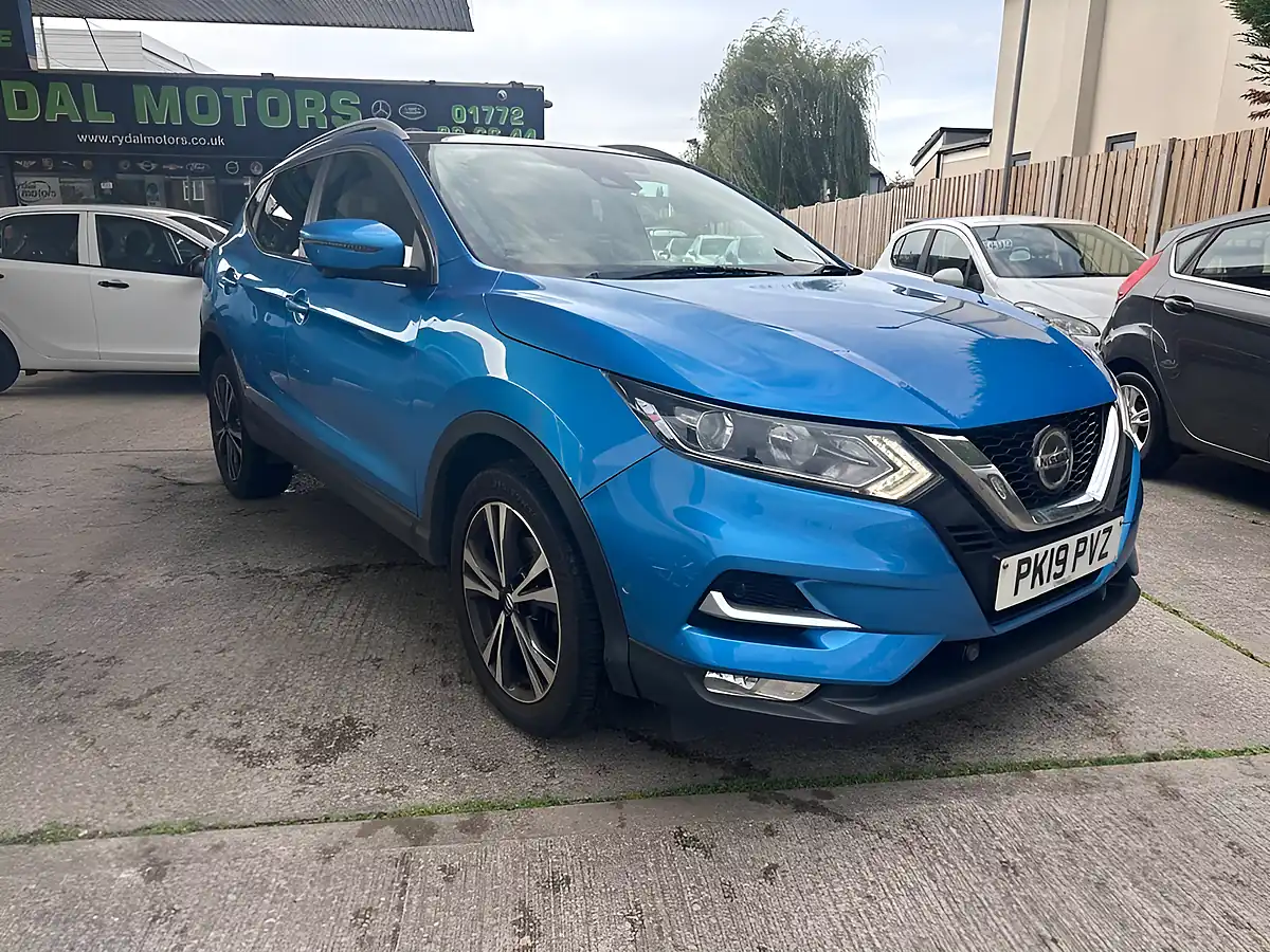 Used 2019 Nissan Qashqai N-Connecta Blue - Front View