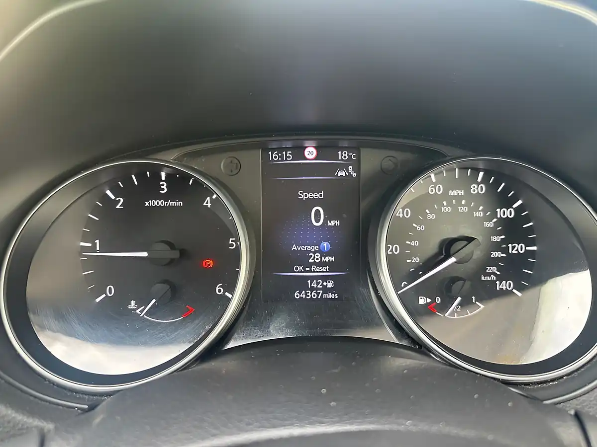 Used 2019 Nissan Qashqai N-Connecta Blue - Interior and Exterior details 10