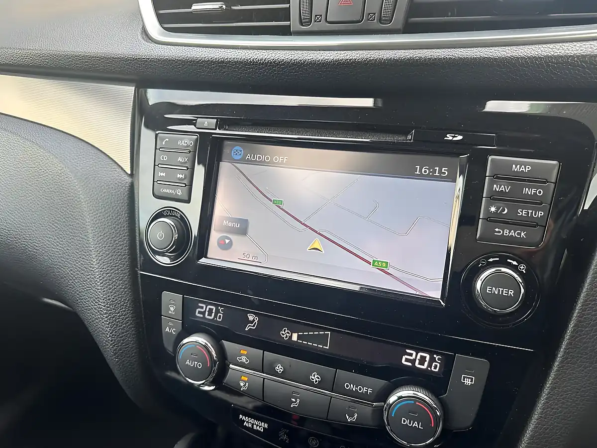 Used 2019 Nissan Qashqai N-Connecta Blue - Interior and Exterior details 11