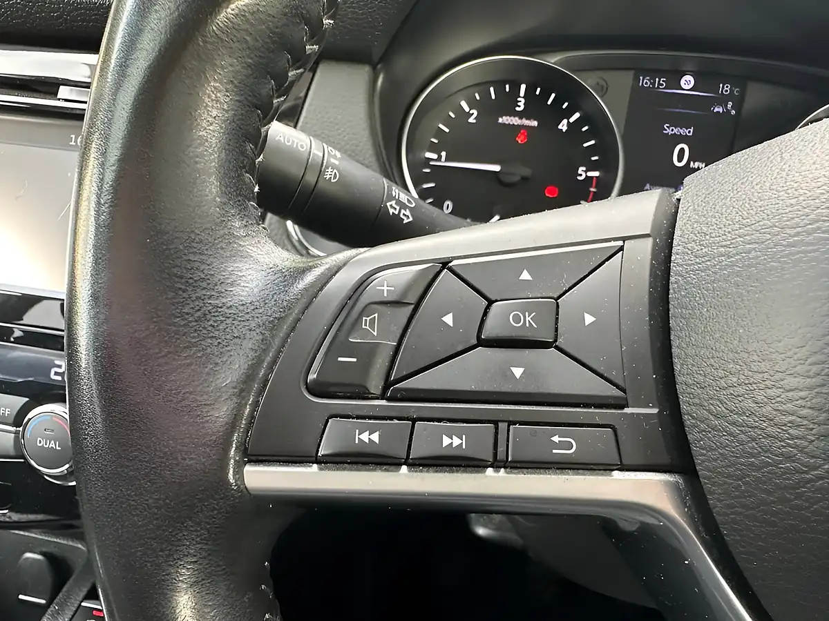 Used 2019 Nissan Qashqai N-Connecta Blue - Interior and Exterior details 13