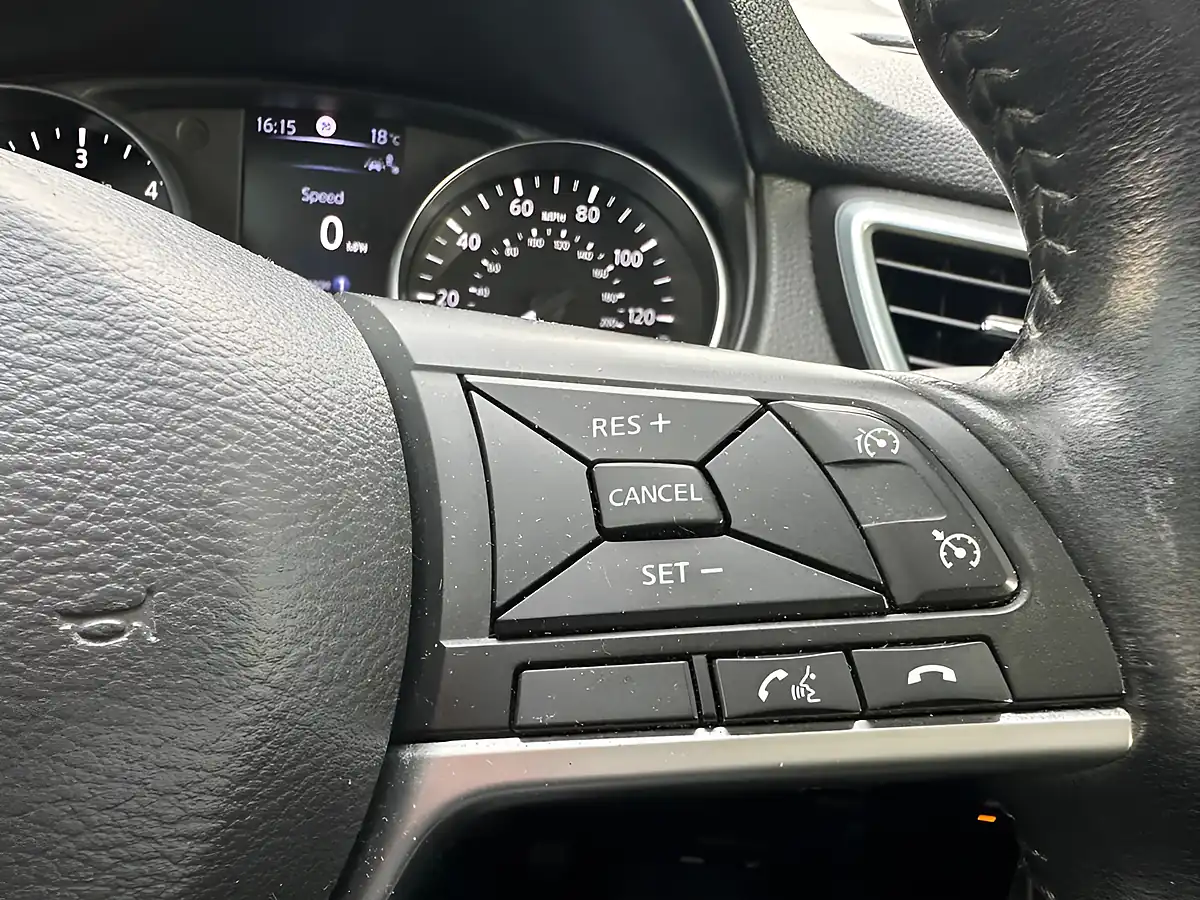 Used 2019 Nissan Qashqai N-Connecta Blue - Interior and Exterior details 14