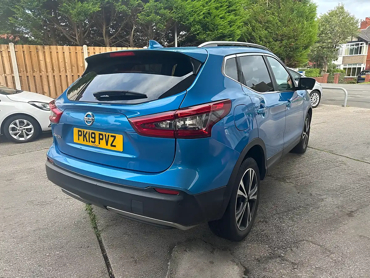 Used 2019 Nissan Qashqai N-Connecta Blue - Interior and Exterior details 5