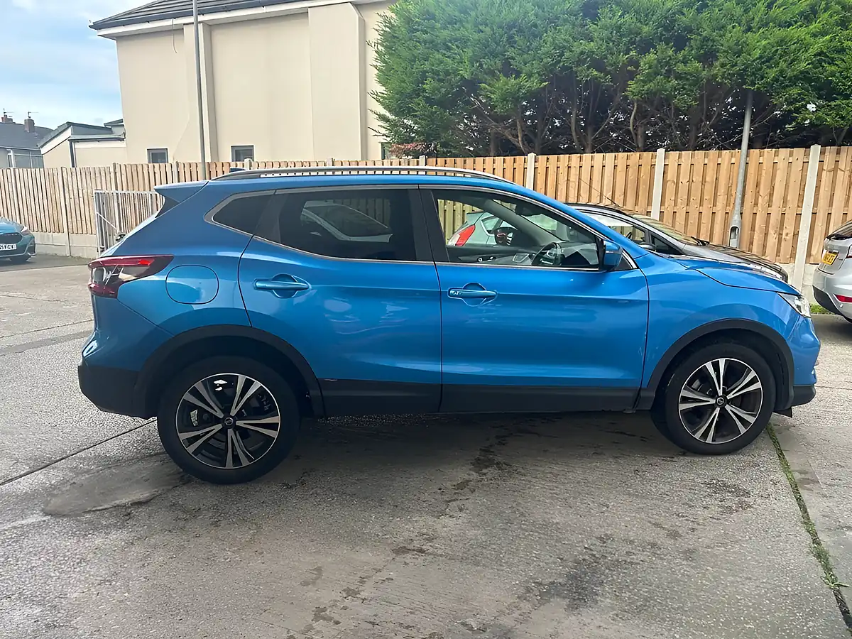 Used 2019 Nissan Qashqai N-Connecta Blue - Interior and Exterior details 6