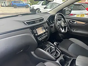 Used 2019 Nissan Qashqai N-Connecta Blue - Interior and Exterior details 7