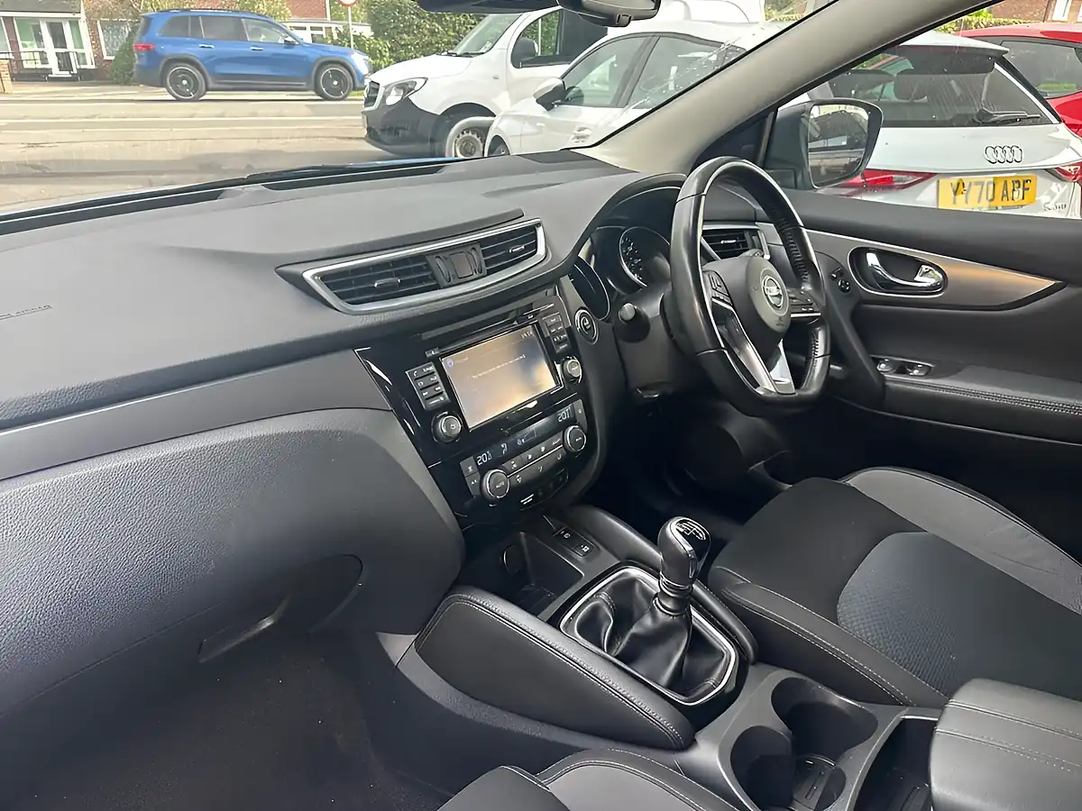 Used 2019 Nissan Qashqai N-Connecta Blue - Interior and Exterior details 7