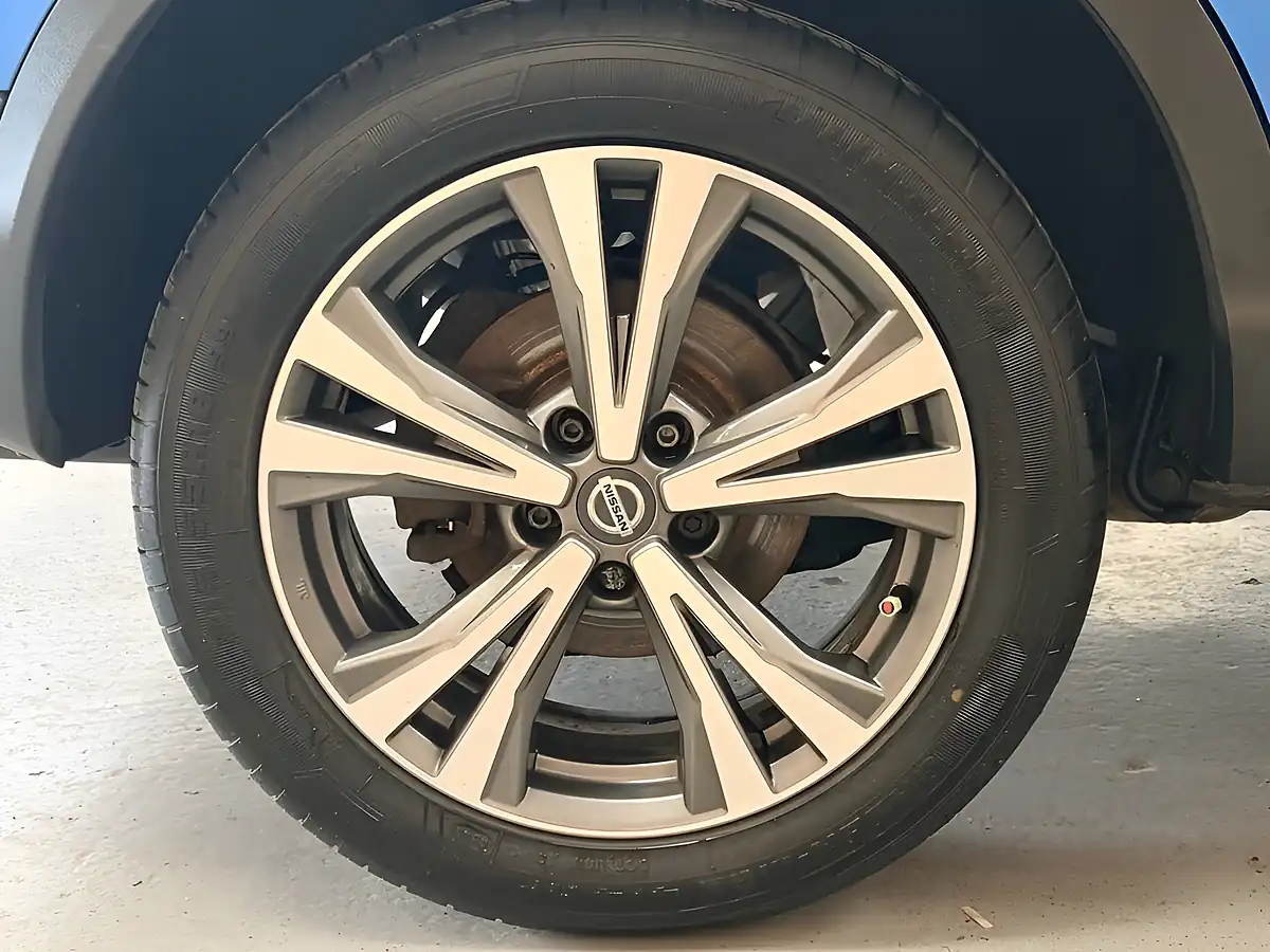 Used 2019 Nissan Qashqai N-Connecta Blue - Interior and Exterior details 15