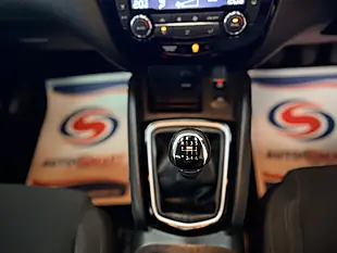 Used 2019 Nissan Qashqai N-Connecta Blue - Interior and Exterior details 17