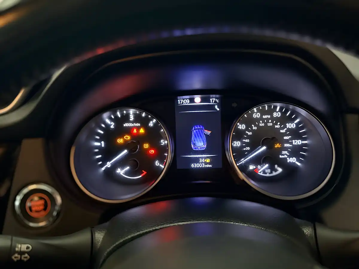 Used 2019 Nissan Qashqai N-Connecta Blue - Interior and Exterior details 18