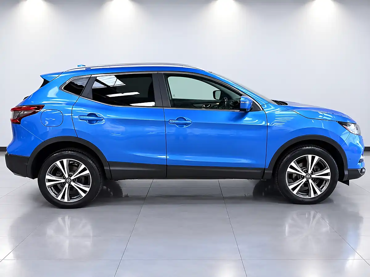 Used 2019 Nissan Qashqai N-Connecta Blue - Interior and Exterior details 4