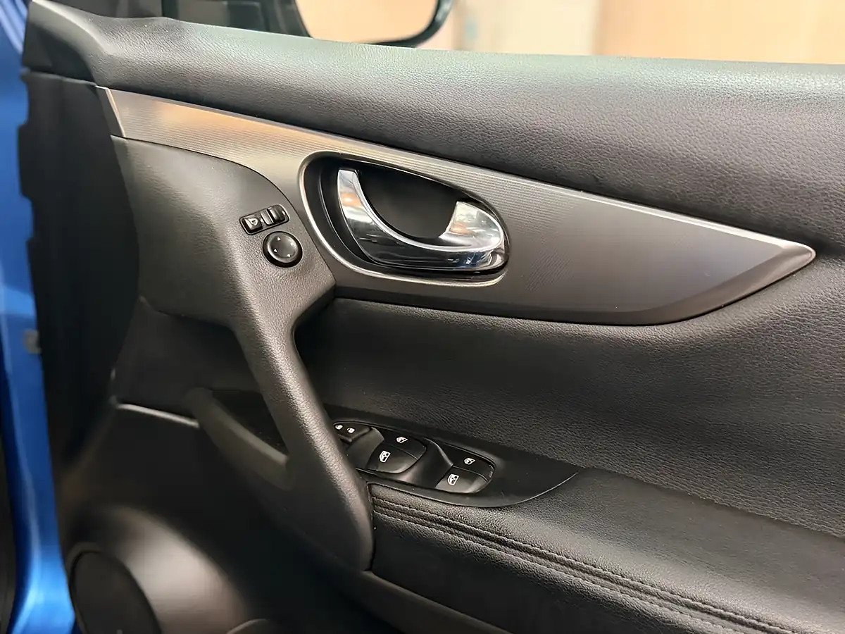 Used 2019 Nissan Qashqai N-Connecta Blue - Interior and Exterior details 6