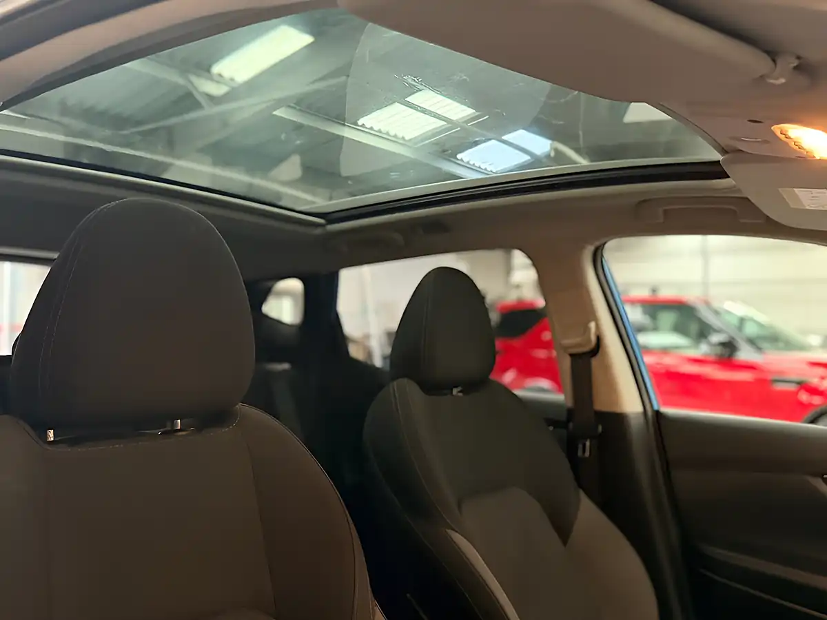 Used 2019 Nissan Qashqai N-Connecta Blue - Interior and Exterior details 7