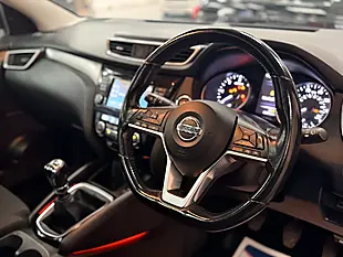 Used 2019 Nissan Qashqai N-Connecta Blue - Interior and Exterior details 8