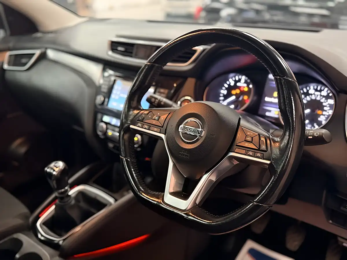 Used 2019 Nissan Qashqai N-Connecta Blue - Interior and Exterior details 8