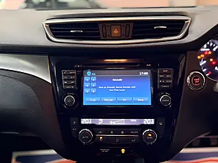 Used 2019 Nissan Qashqai N-Connecta Blue - Interior and Exterior details 9